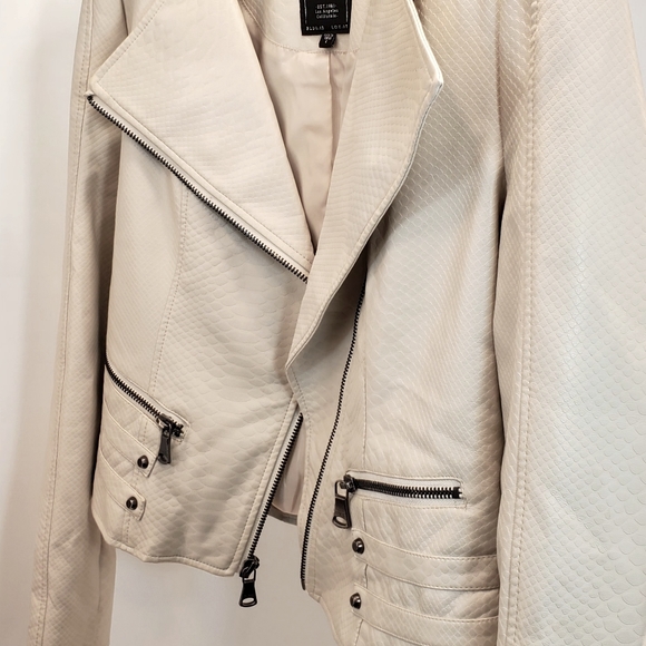 COPY - GUESS SNAKESKIN VEGAN CREME MOTO JACKET, SZ LRG - Picture 2 of 13